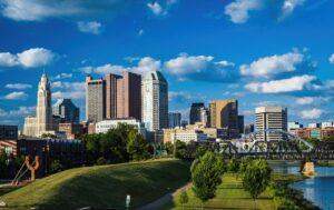 Downtown,Columbus,Ohio,Skyline,,With,Scioto,River,And,Park